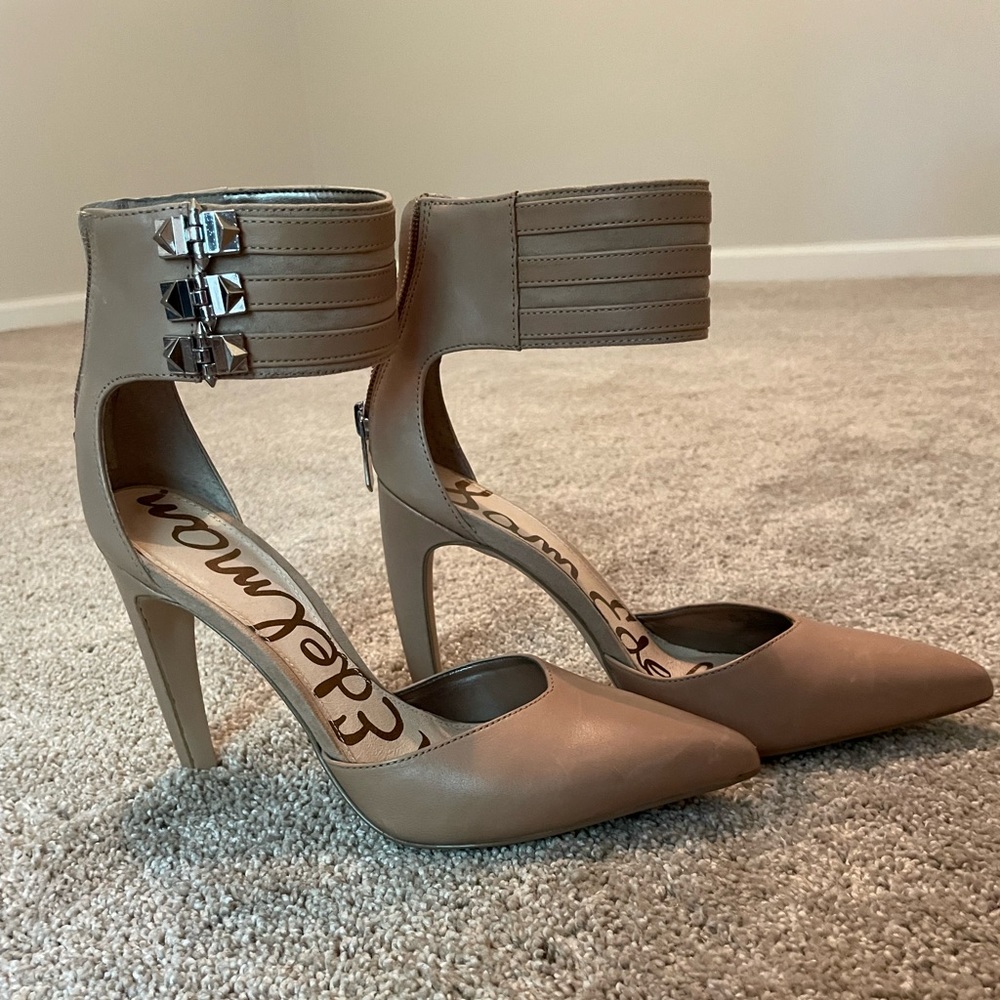 Sam Edelman Nude Pointed-Toe Pump with Ankle Strap 6 1/2